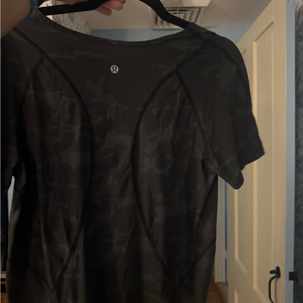 🍋SALE🍋 Lululemon Outrun The Heat Short Sleeve Incognito Camo - Picture 5 of 6